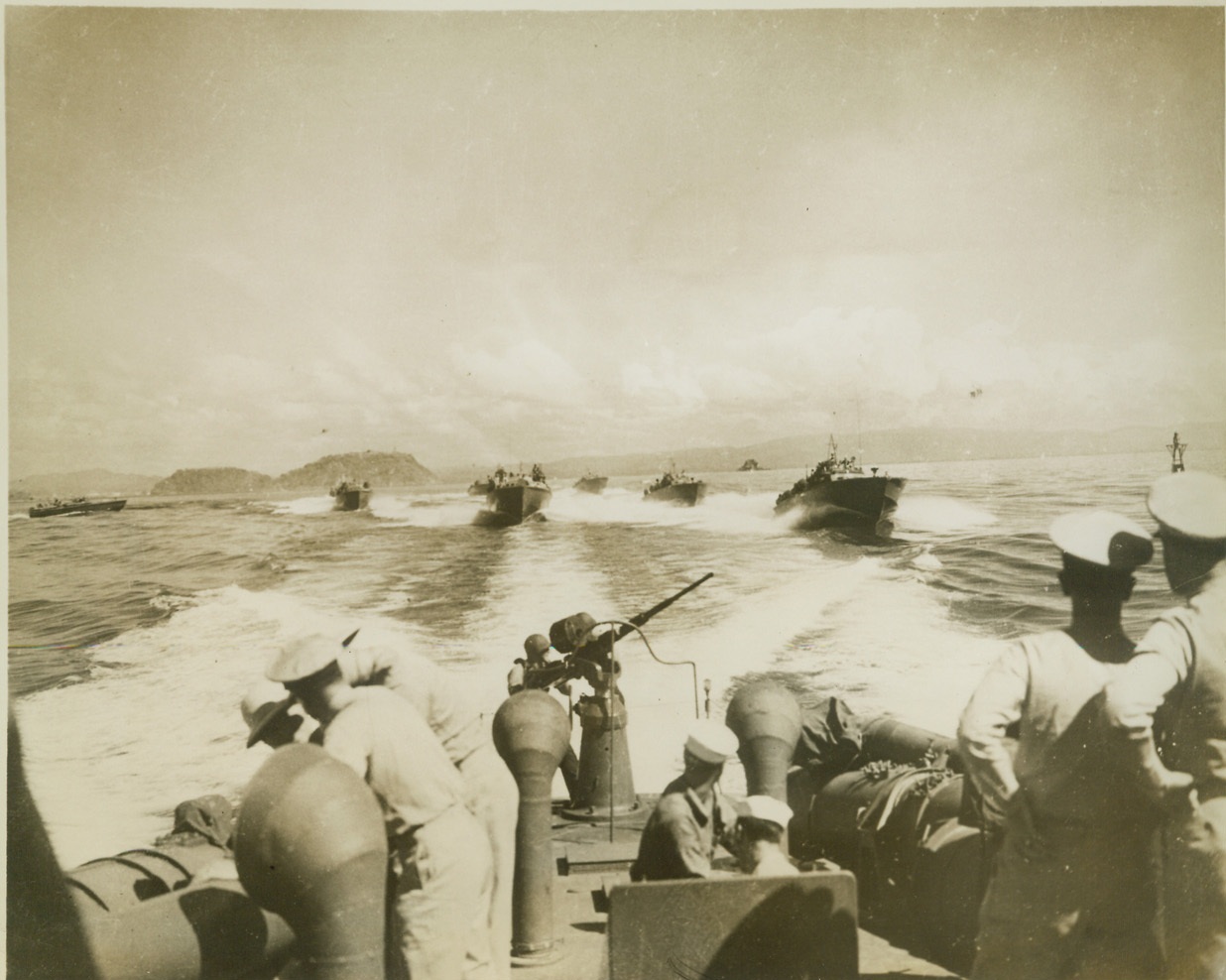 U-BOATS BEWARE, 2/3/1943. OFF PANAMA – Speedy torpedo boats attached to the 15th Naval District knife thru the waters protecting the vital Panama Canal during recent maneuvers. These high-powered units of Uncle Sam’s Navy have proved their value in combating the U-Boat menace. Credit: OWI Radiophoto from ACME;