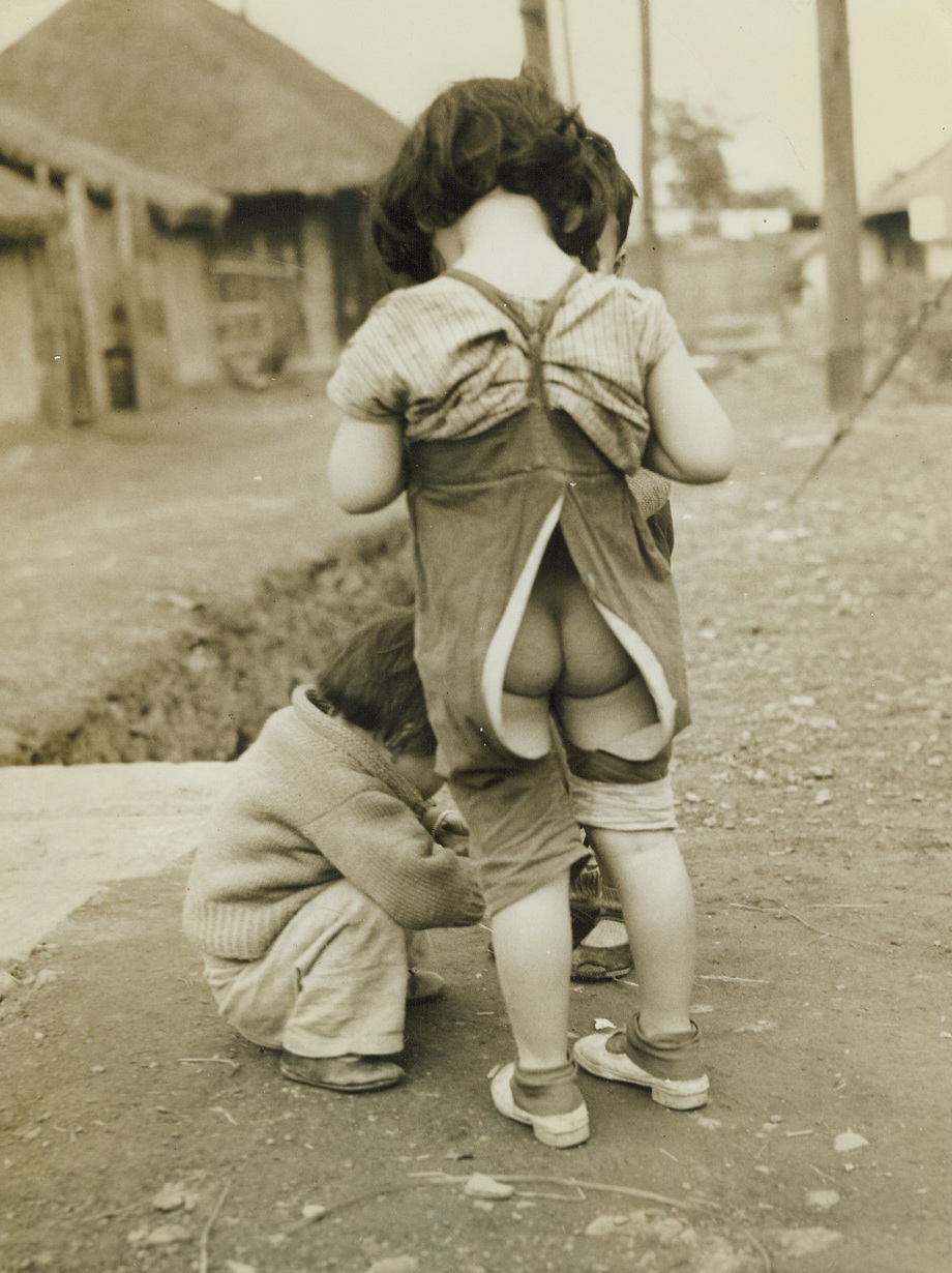 Air Conditioning – Chinese Style, 5/9/1944. Chungking – No, this isn’t a gag.  Young Chinese children often wear their trousers this way for the sake of coolness, comfort & convenience.  There’s no getting away from it – you can’t beat the Chinese for simple practicality. Credit line – WP – (ACME photo by Frank Cancellare, War Picture Pool correspondent);