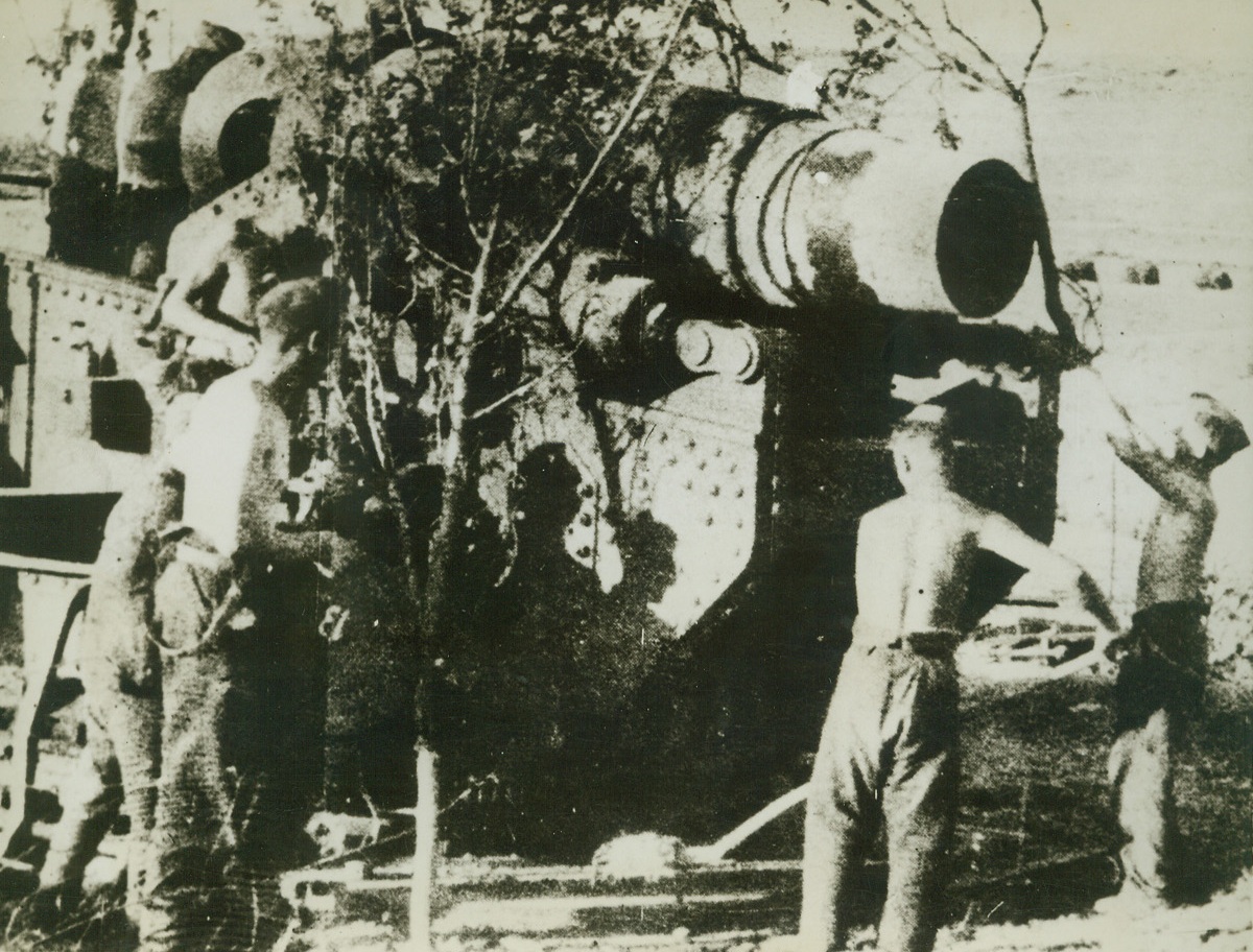 New German Gun, 8/13/1942. ON THE SOUTHERN RUSSIAN FRONT—This photo received in London from an enemy source shows, according to the caption which accompanied the picture, a new German “Giant” gun, used in the capture of Sevastopol. It is said to fire a shell weighing several hundred pounds and is believed to be an improvement of the Skoda 12-inch mortar used in the last war. It is shown “somewhere in the Crimea.” Passed by censors.Credit: ACME;