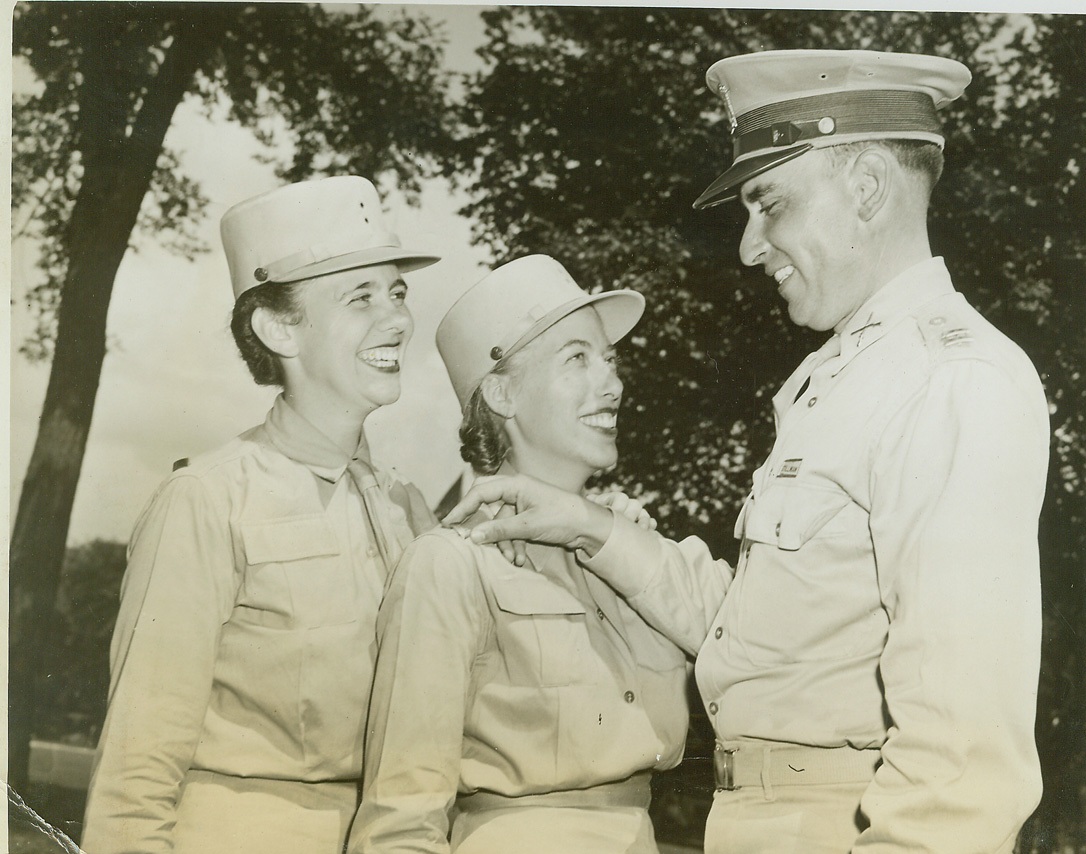 Pinning on the Bars, 8/30/1942. FT. DES MOINES, IA. – Capt. Frank E. Stillman, Jr., pining gold Third Officer’s (2nd Lieut) bars on WAAC officers Janet Jenkins (left) and Jean Korn at Ft. Des Moines, Ia. the women were members of first class to graduate from WAAC officer candidate school at Ft. Des Moines. Both women come from Philadelphia, Pa. Credit: (ACME);