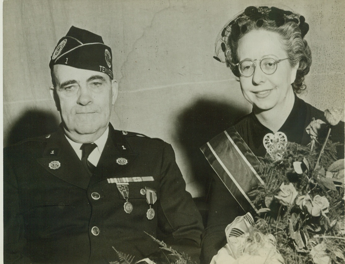 NEW LEGION AND AUXILIARY COMMANDERS, 9/22/1942. KANSAS CITY, MO. – Col. Roane Waring of Memphis, Tenn., new National Commander of the American Legion and Mrs. Alfred Mathebat of Alemeda, Calif., new President of the Legion Auxiliary, after their election at Kansas City convention. Credit: ACME;
