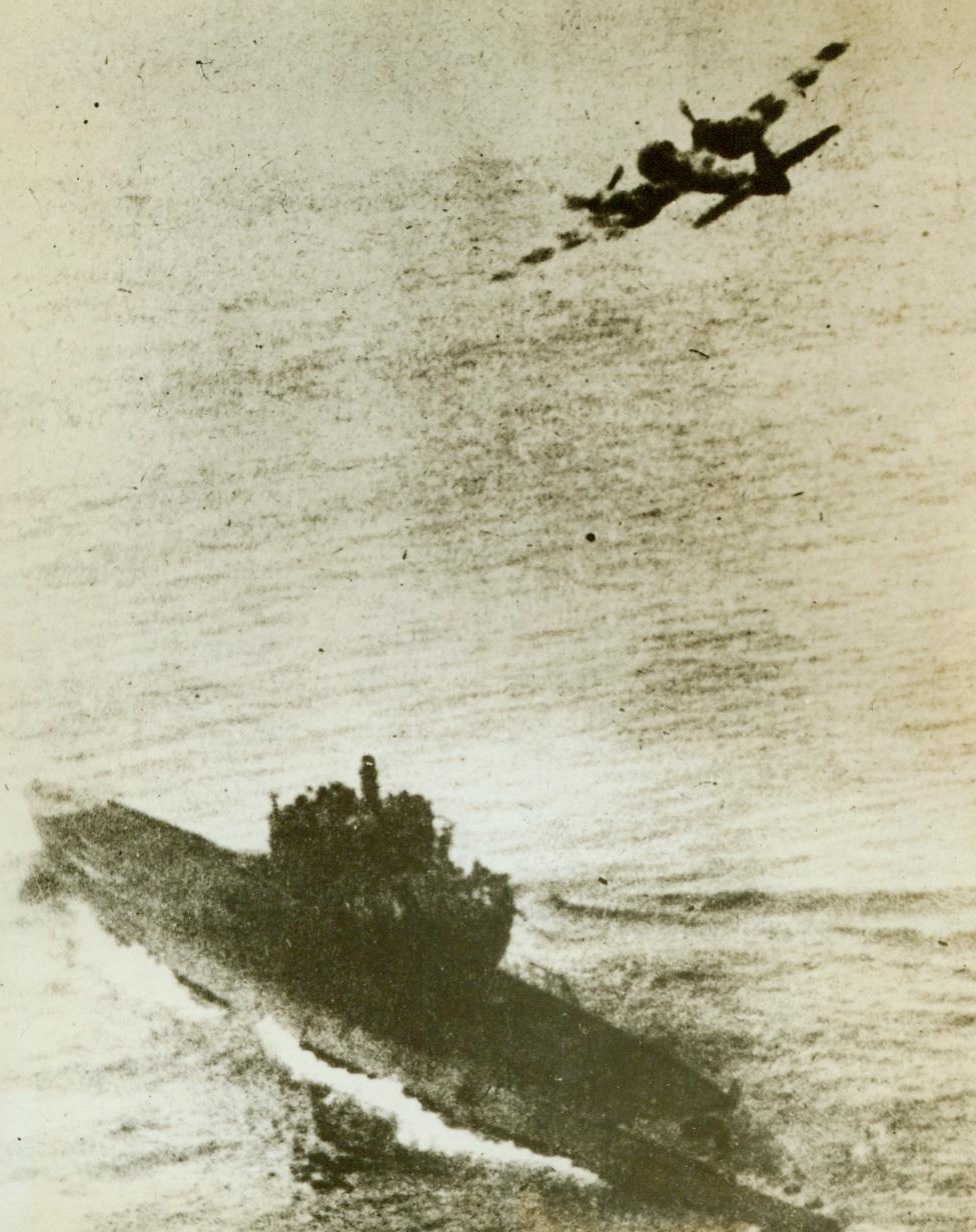 NAZI SEA RAIDERS RENDEZVOUS, 1/20/1944. A German long-range reconnaissance plane and a Nazi U-boat both on patrol raiding Allied shipping lanes, meet “somewhere in the Atlantic” in this photo just received from a neutral source. Credit Line (ACME);