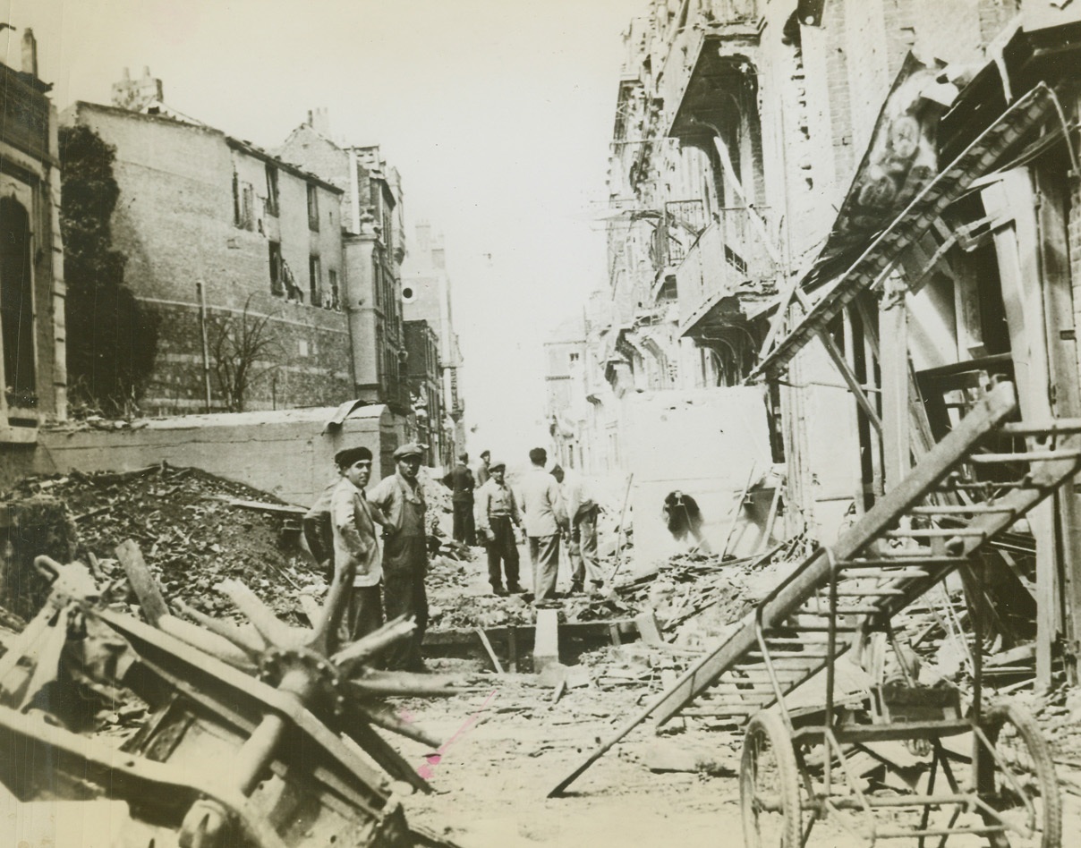 FRENCHMEN OPEN ROAD FOR ALLIES, 9/5/1944. FRANCE – With the Hun beaten and retreating, French citizens of Dieppe clear a road block in the city to open a path for Canadian troops advancing along Northern France.Credit – WP – (Acme);