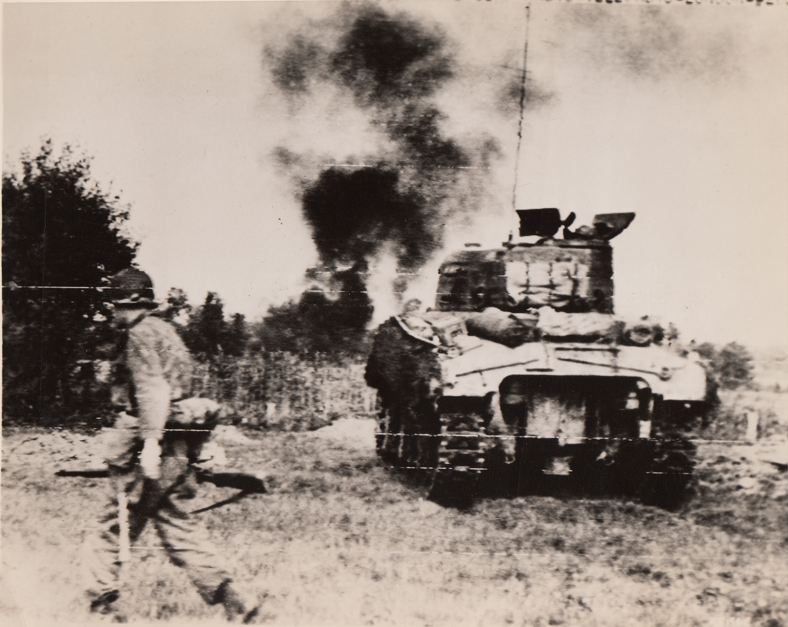 Yanks Advance in France, 9/25/1944. Americans forces with tank support, advance toward the bank of the Meurth River in France.;