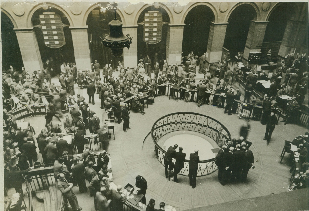 “BUSINESS AS USUAL” IN PARIS, 9/23/1944. PARIS – As soon as the first thrill of the coming of the Allied troops was over, liberated Paris undertook the job of re-organizing its business. This is the ring in the Bourse where all the business deals are made. The Bourse is the French equivalent to our Stock Market. Credit: OWI Radiophoto from ACME;