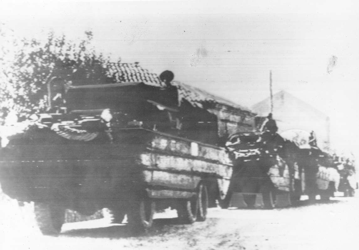 No Title. Radio photo just received from Algiers via London shows British troops driving their amphibious ducks thru Reggio Calabria, Italy.;