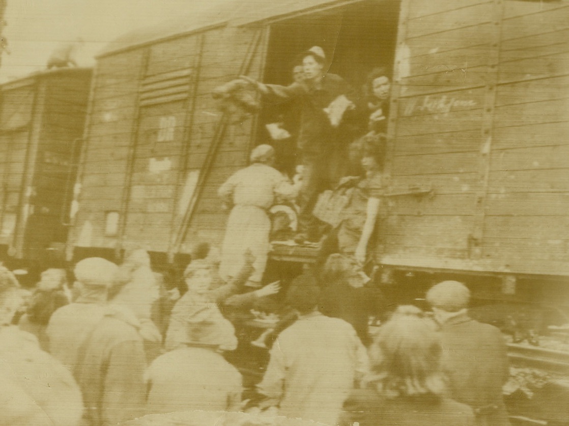 No Title. German civilians loot German freight cars cut off in Hanau, Germany by the 4th Armored Division. Signal Corps Radio Telephoto from Acme;