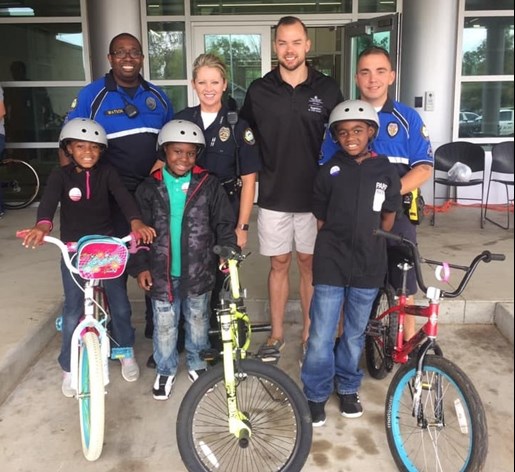 Photo of LRPD officers and participants in Bike with a Cop 2018.