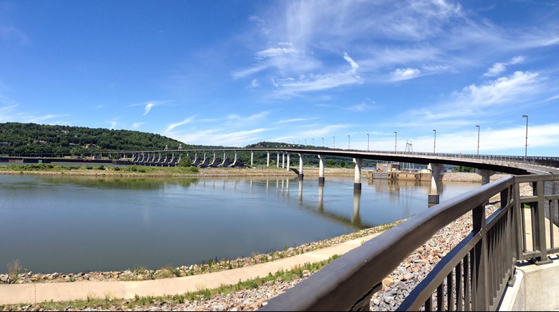 Photo of the Big Dam Bridge.