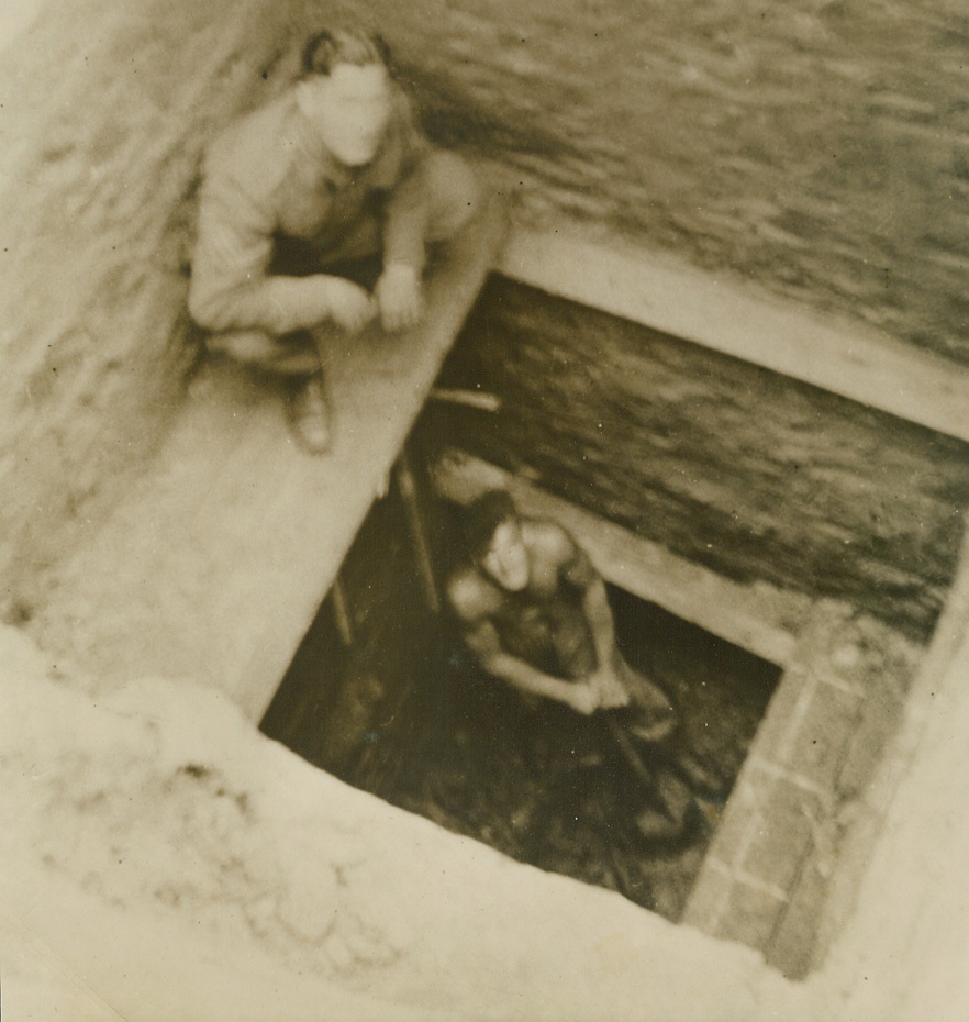 No Title, 9/16/1940  Bomb Squad Volunteers Defuse Bomb During London Blitz Credit: ACME;